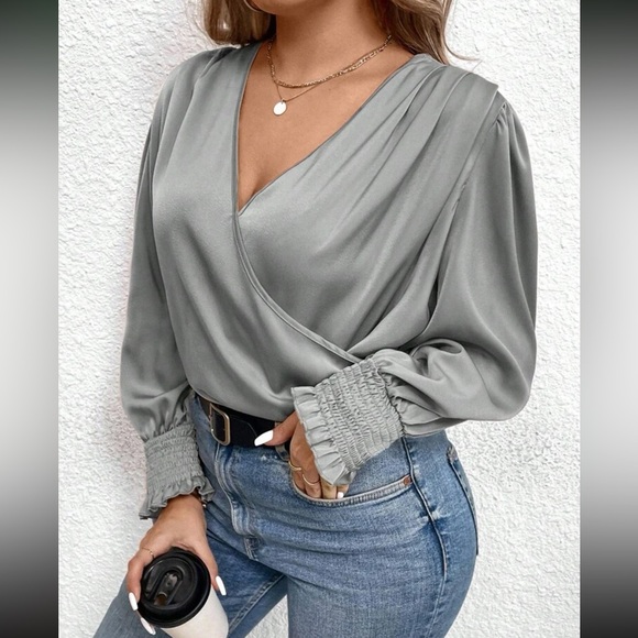 Luxe surplice neck blouse - Picture 9 of 15